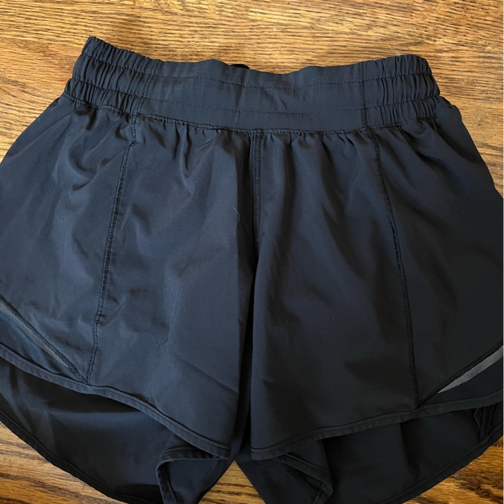 LIGHTLY WORN BLACK LULULEMON SHORTS 4”